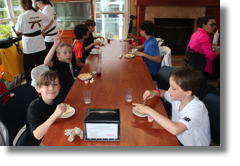 Une autre table de juniors