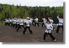 Plateau de katas avec les ceintures brunes