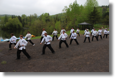 Plateau de katas avec les ceintures brunes